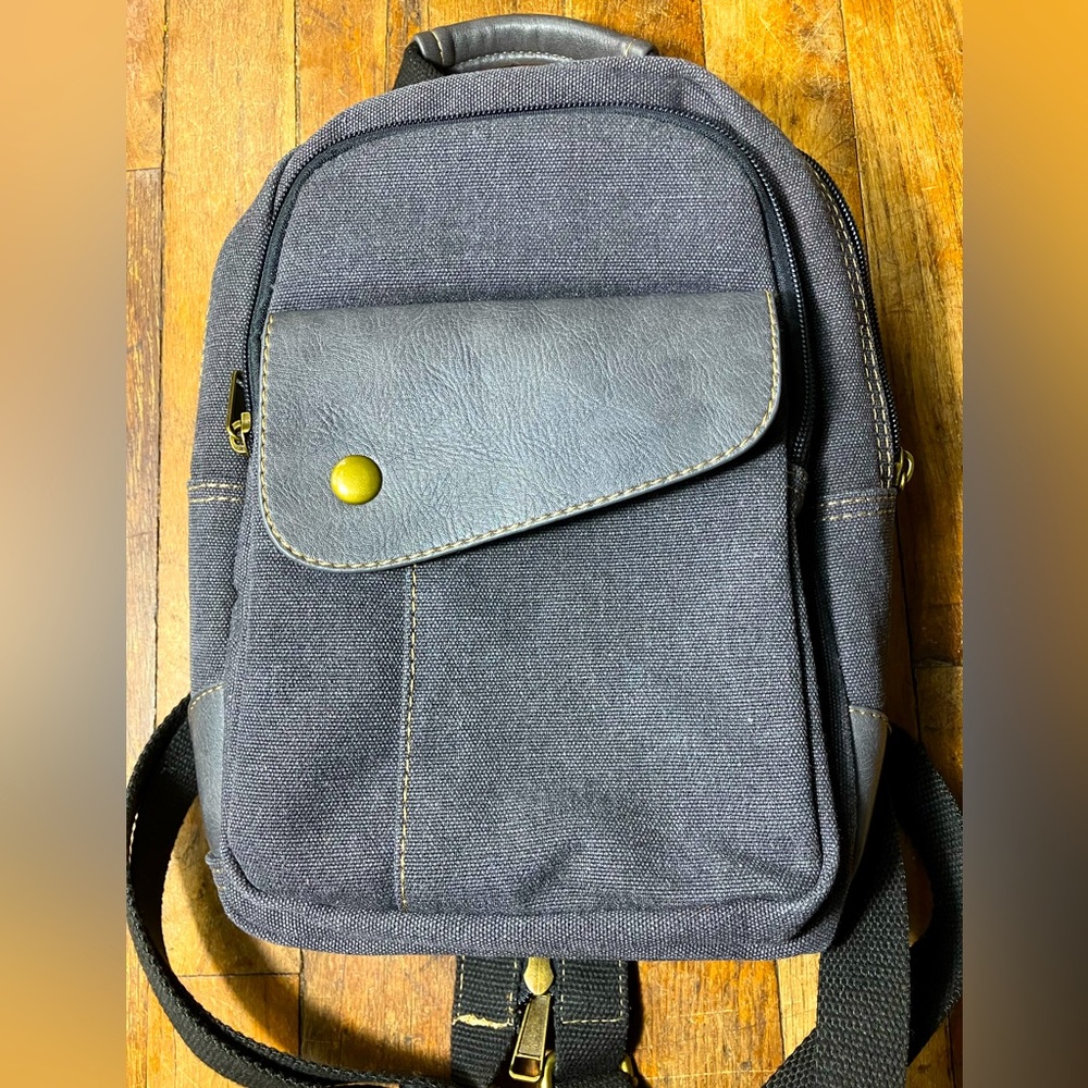 Cargoit gray mini backpack like new condition